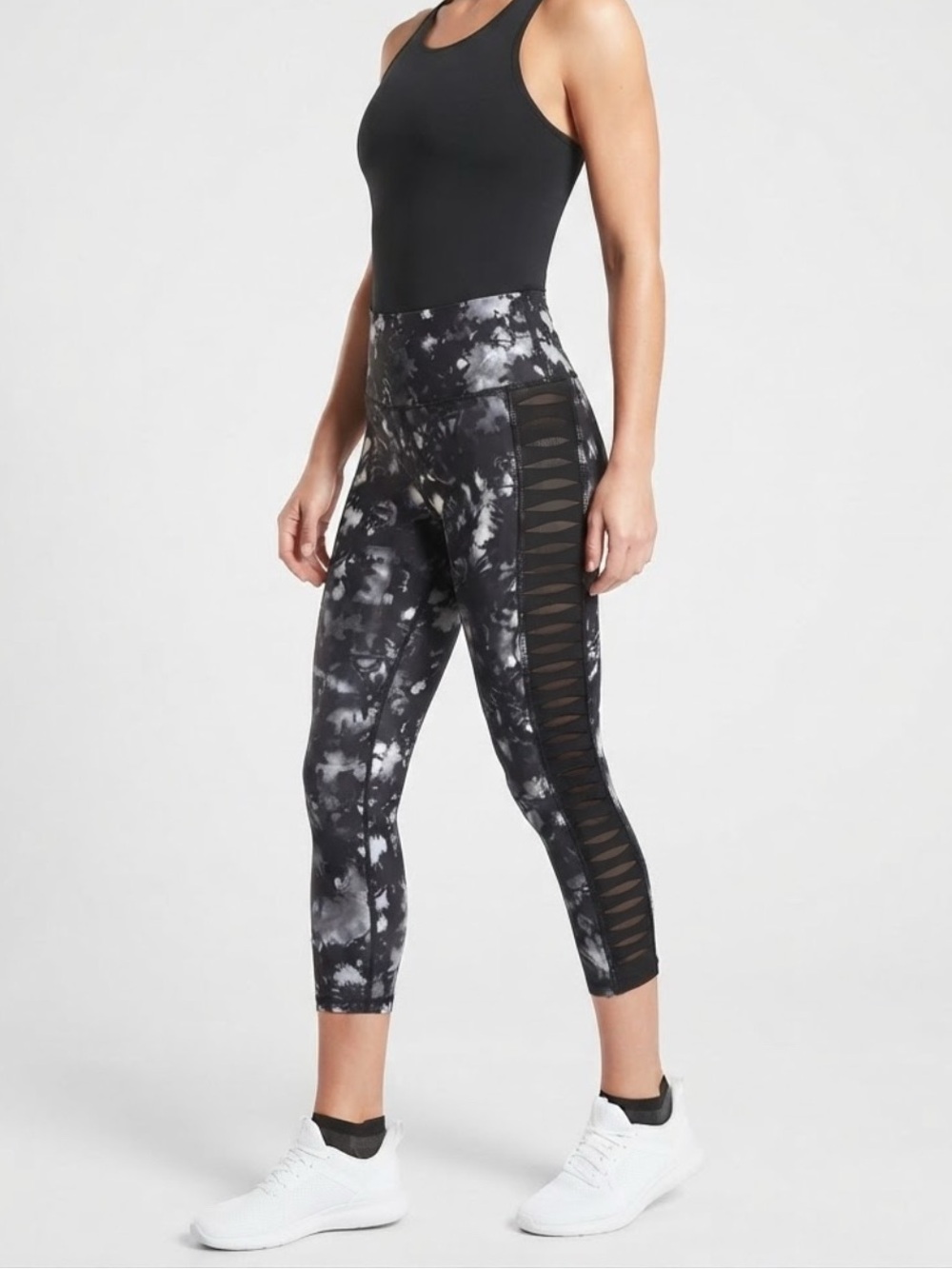 Lululemon Sunshine Salutation Crop in Black/White Tie-Dye with Mesh Sides Size 4